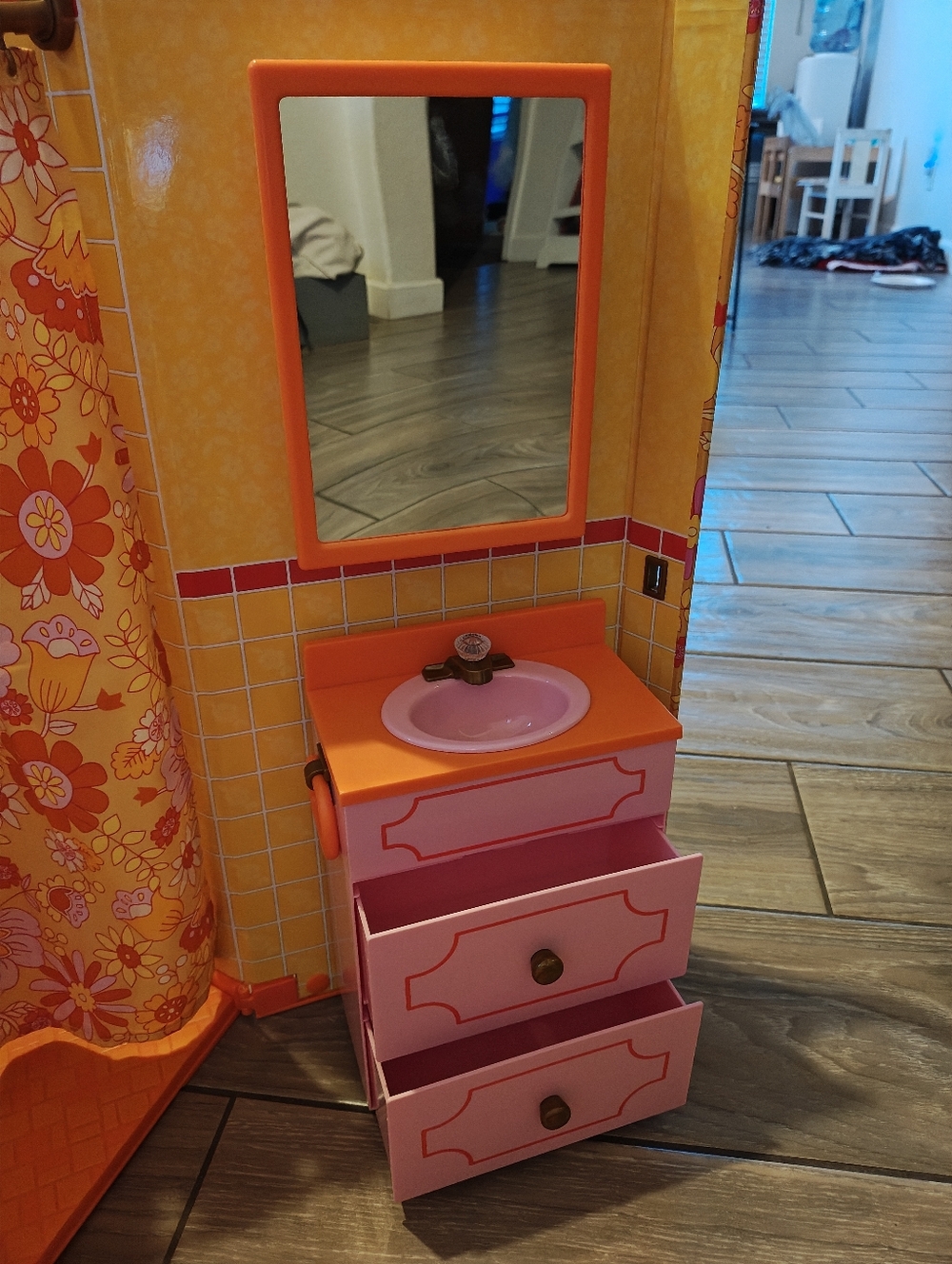 The American Girl Doll Groovy Bathroom Set With All Accessories - Picture 13 of 13